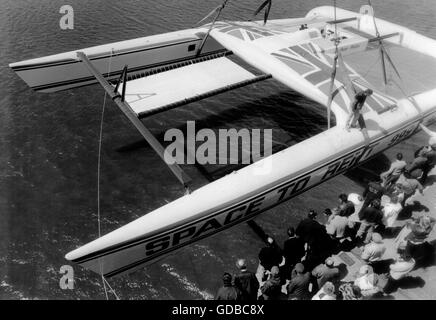 Nouvelles photos d'AJAX. 1985. RIVER EXE, en Angleterre. - Espace à louer - NOUVEAU CATAMARAN "UNNAMED" PETER PHILIPS POUR ÊTRE LANCÉ. PHOTO:JONATHAN EASTLAND/AJAX REF:YA ESPACE   85 Banque D'Images