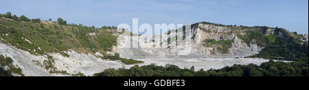 Vue panoramique sur le volcan Solfatara de Pozzuoli, Naples, Italie Banque D'Images