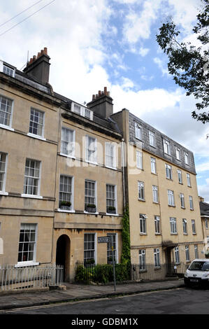 Un typique maison de ville géorgienne de Bath avec des appartements conçus pour s'harmoniser avec l'architecture originale UK Banque D'Images