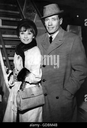 Hepburn, Audrey, 4.5.1929 - 20.1.1993, actrice britannique, avec son mari Mel Ferrer, aéroport, New York City, 1961, Banque D'Images