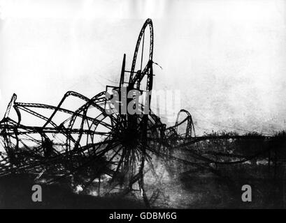 Transport / transport, aviation, avion, restes de la écrasé zeppelin 'LZ 4', Echterdingen, Allemagne, 5.8.1908, droits additionnels-Clearences-non disponible Banque D'Images