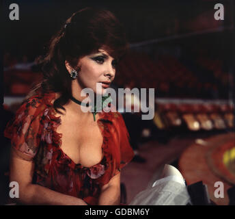 Lollobrigida, Gina, * 4.7.1928, actrice italienne, demi-longueur, pendant la répétition du télécast 'Stars in der Manege', Circus Krone, Munich, 1972, Banque D'Images
