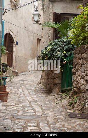 Alley, partie ancienne de la ville, ville de Krk, l'île de Krk, Croatie, Kvarner, Croatie Adria, du Golfe Banque D'Images