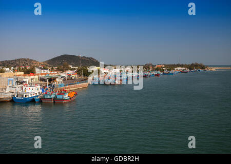 Bateaux de pêche dans le port de Phan Rang, Ninh Thuan, Vietnam Banque D'Images