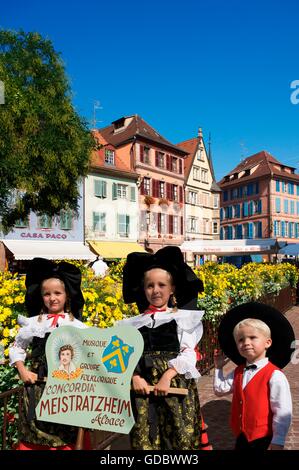 Trachtenkinder à Colmar, Alsace, France Banque D'Images