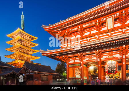 Le Japon, Honshu, Tokyo, Asakusa, Temple Sensoji aka Asakusa Kannon,la porte de temple et pagode Banque D'Images