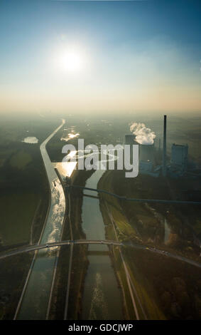 Vue aérienne, Gersteinwerk RWE Power, centrale à charbon dans la soirée haze, ville Werne-Stockum Hamm, Euskirchen Banque D'Images