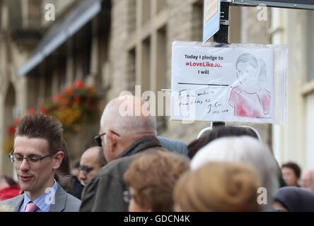 En deuil en Batley, West Yorkshire, en avant des funérailles de MP du travail Jo Cox. Banque D'Images