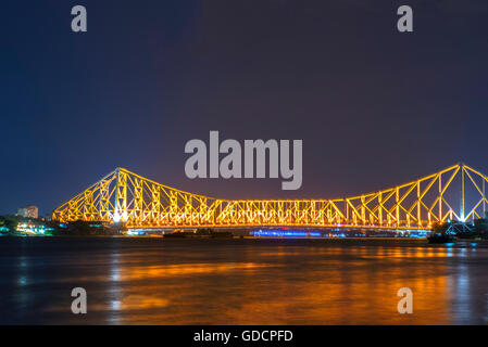 Howrah Bridge de nuit. Banque D'Images