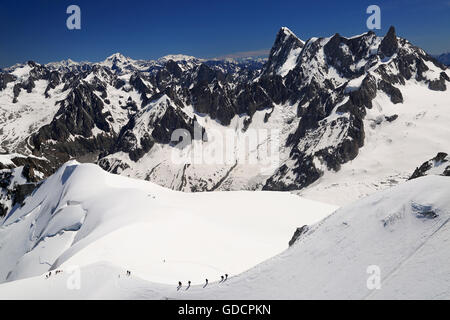 Les alpinistes Alpes montagnes près de Aiguille du Midi, France, Europe Banque D'Images