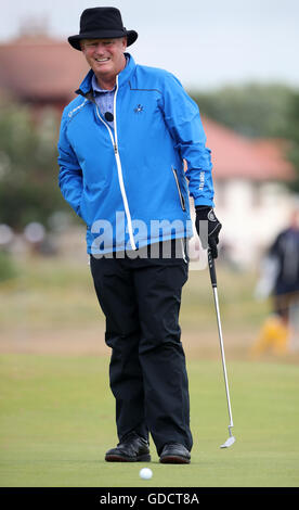 Scotland's Sandy Lyle durant la deuxième journée de l'Open Championship 2016 au Royal Troon Golf Club, South Ayrshire. Banque D'Images