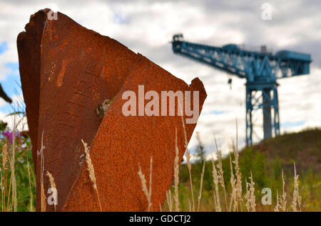 Deux pierres tombales de l'industrie écossaise sur le site de l'ancien chantier naval de John Brown Clydebank en Ecosse, Banque D'Images