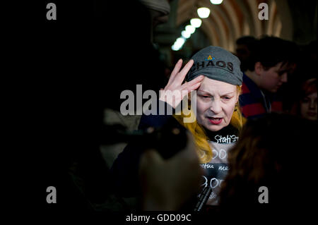 Vivienne Westwood backstage pour son show au Royal Courts of Justice Banque D'Images