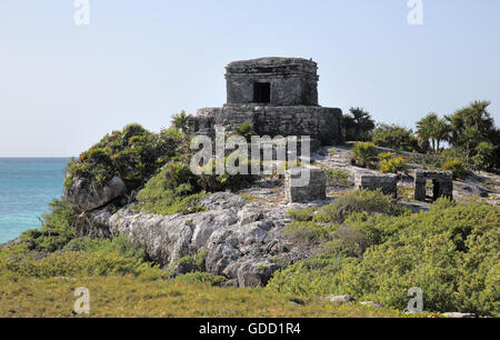 Dieu du vent au temple dans l'ancienne ville fortifiée maya de Tulum mexique Banque D'Images