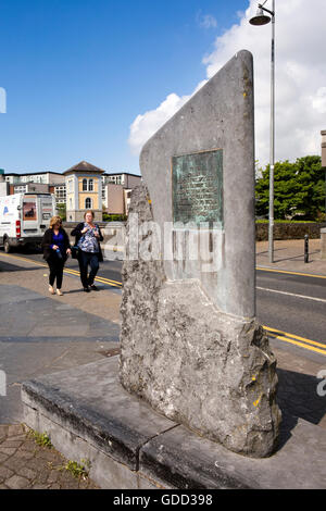 L'Irlande, Galway, Galway, Quay Street, le capitaine Wooley memorial aux marins perdus en mer au pont ton Loup Banque D'Images