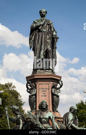 Maximilian II Joseph, 28.11. 1811 - 10.3.1864, roi de Bavière 20.3.1848 - 10.3.1864, pleine longueur, monument, Maximilianstrasse, Munich, Allemagne, Banque D'Images