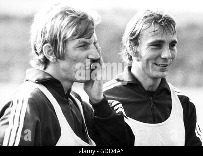 Libuda, Reinhard 'Stan', 10.10.1943 - 25.8.1996, joueur de football allemand, droite de la FC Schalke 04 1968 - 1972, demi-longueur, avec Juergen Grabowwski (Eintracht Frankfurt), entraînement avec l'équipe nationale allemande, école de sport Hennef, 14.10.1970, Banque D'Images