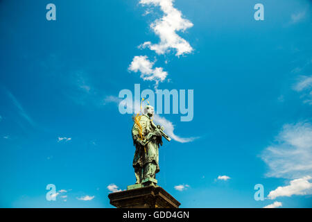 Jean de Nepomuk, vers 1350 - 20.3.1393, prêtre et martyr tchèques, saint, statue, Pont Charles, Prague, République tchèque, construit en 1683 par Matthias Rauchmüller, Banque D'Images