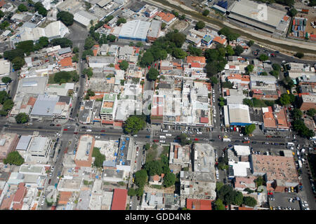 Le paysage urbain, à l'aéroport de Caracas à la côte de Caracas dans le nord du Venezuela. Banque D'Images