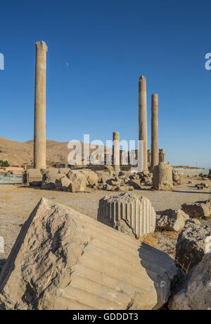 L'Iran Persepolis,Ville,Palais Apadana et colonnes Tripylon de public Banque D'Images