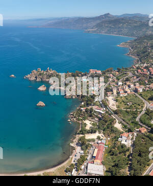 Vue sur la mer Tyrrhénienne de la Rocca di Cefalu Banque D'Images