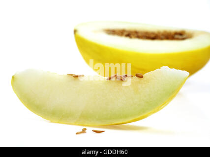 Espagnol jaune melon, Cucumis melo, fruits contre fond blanc Banque D'Images