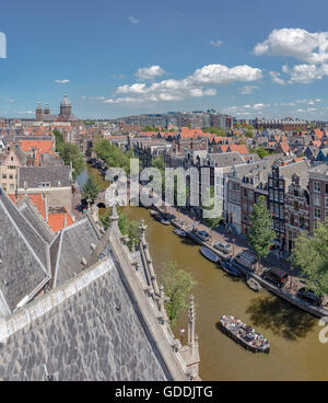 Amsterdam, Noord-Holland, vue sur les toits vu de l'ancienne église,Oudezijds Voorburgwal Banque D'Images