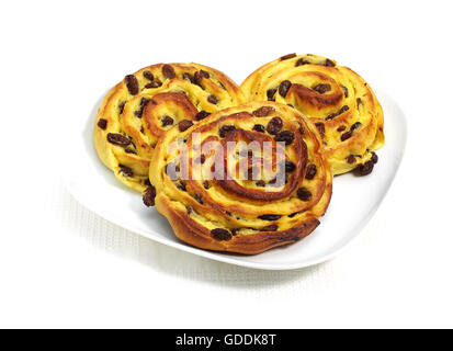 Pâtisserie DANOISE AVEC RAISINS CONTRE FOND BLANC Banque D'Images