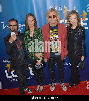 Las Vegas, Nevada, USA. 14 juillet, 2016. Musicien Ringo Starr, épouse Barbara Bach, musicien Joe Walsh et épouse Marjorie Bach assister à la célébration du 10e anniversaire de The Beatles LOVE le 14 juillet 2016 au Mirage Resort & Casino à Las Vegas, Nevada. Crédit : Marcel Thomas/ZUMA/Alamy Fil Live News Banque D'Images