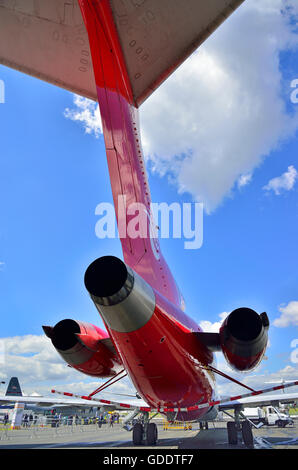 Farnborough, Hampshire, Royaume-Uni. 14 juillet, 2016. Jour 4 du Farnborough International Airshow. Le Boeing 727 adaptées aux interventions en cas de déversement de pétrole avec son système de pulvérisation montée sous à l'arrière. Voyages en cas de déversement de pétrole dans le monde de l'industrie de répondre aux déversements de pétrole Vendredi 15 célèbre le centenaire de la société Boeing. Credit : Wendy Johnson/Alamy Live News Banque D'Images