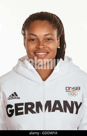 Shanice Craft pose à un photocall lors des préparatifs pour les Jeux Olympiques de Rio au Emmich Cambrai Barracks à Hanovre, Allemagne, prise le 15/07/16 dans le monde d'utilisation | Banque D'Images