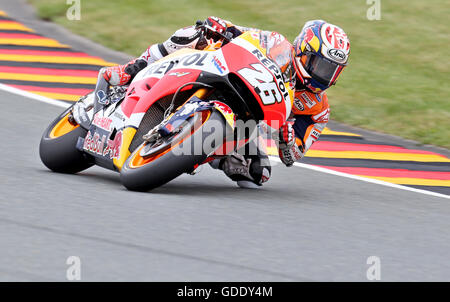 Hohenstein-Ernstthal, Allemagne. 15 juillet, 2016. Pilote de vitesse moto espagnol Dani Pedrosa du Team Repsol Honda sur le cours pendant la deuxième libre formation au moto Grand Prix du Championnat du Monde de l'Allemagne sur le Sachsenring à Hohenstein-Ernstthal, Allemagne, 15 juillet 2016. Photo : JAN WOITAS/dpa/Alamy Live News Banque D'Images