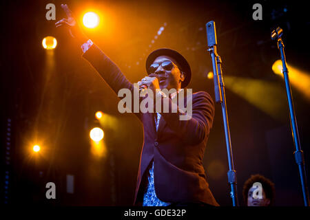 Suisse Locarno. 15 juillet 2016. L'âme américaine chanteur-compositeur et acteur Egbert Nathaniel Dawkins III connu comme Aloe BLACC en concert sur scène à la Piazza Grande au cours de la 'Moon & Stars 2016' Credit : Rodolfo Sassano/Alamy Live News Banque D'Images