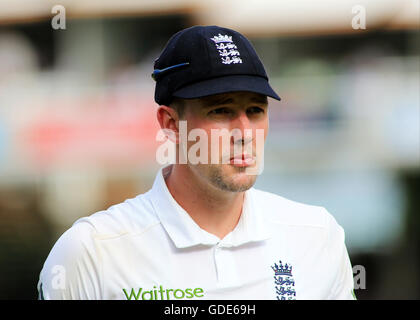 16.07.2016. Lord's, Londres, Angleterre. Le premier test-match de cricket Investec. L'Angleterre et le Pakistan. England's debutante fast bowler Jake Ball