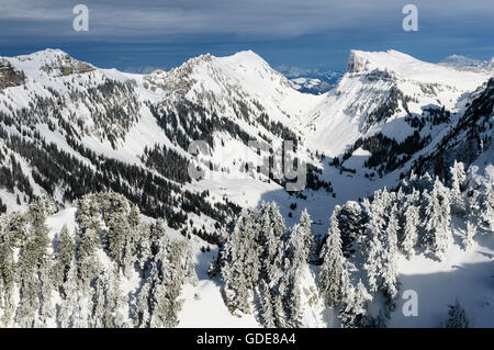 La vallée Justistal et la selle avec le nom Sichle (anémie falciforme) à l'arrière de la vallée. À gauche de la selle la Banque D'Images