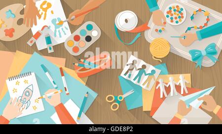 Heureux creative kids playing, peinture, découpage, papier dessin, mains Vue de dessus, l'éducation et la jouissance concept Illustration de Vecteur