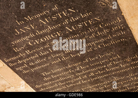 L'Angleterre,Hampshire,Winchester Winchester Cathedral,,pierre tombale de Jane Austen Banque D'Images