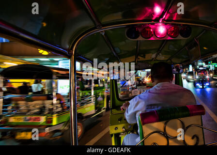 Tuk Tuk taxi public de voyageurs, Bangkok, Thaïlande. Banque D'Images