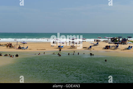 La Hat Nai Harn Beach près de Rawai dans le sud de l'île de Phuket dans le sud de la Thaïlande en Southeastasia. Banque D'Images