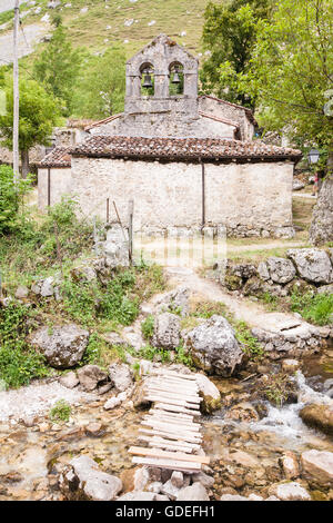 Bulnes, village, dans la région du Centre,Macizo Asturies.Randonnées dans la région de Picos de Europa National Park,europe,Nord,Espagne,Cafe,la nourriture. Banque D'Images