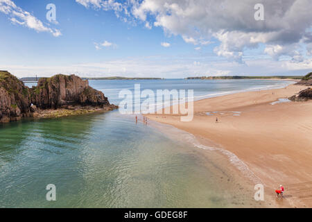 St Catherine's Island et plage du château, Tenby, Pembrokeshire, Pays de Galles, Royaume-Uni Banque D'Images