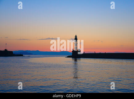 Silhouette de Phare au coucher du soleil, la Canée, Crète, Grèce Banque D'Images