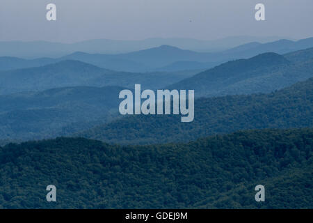 Couches de montagnes en Virginie au début de l'été Banque D'Images
