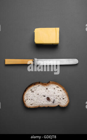 Pain et beurre - couteau, beurre et vues de dessus Banque D'Images