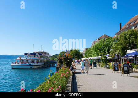 En promenade au bord du lac de Constance, Überlingen, Bade-Wurtemberg, Allemagne Banque D'Images