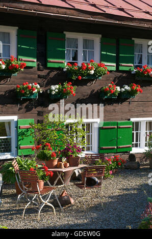 Maison traditionnelle à Hirschegg, vallée de Kleinwalsertal, Allgaeu, Vorarlberg, Autriche Banque D'Images