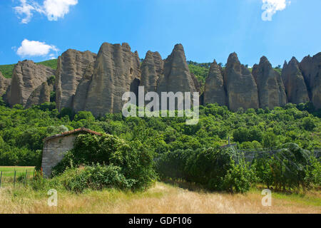 Les Mees, vallée de la Durance, Provence, Provence-Alpes-Côte d'Azur, France Banque D'Images