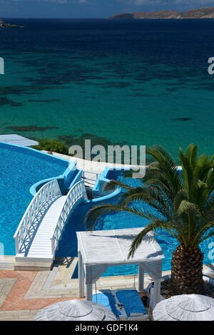 Piscine des hôtels Saint John, Agios Ioannis, Mykonos, Cyclades, Grèce Banque D'Images