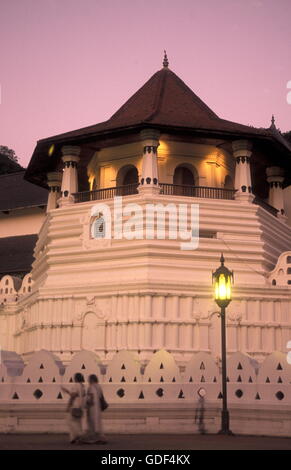 La Tempel Sri Dalada Maligawa dans la ville de Kandy au Sri Lanka en Asie. Banque D'Images