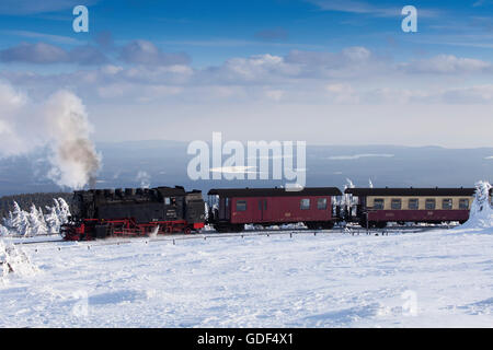 Schmalspurbahn Brockenbahn vor auf Gipfel Bahnhof des Brocken, Harz, Sachsen-Anhalt, Allemagne, Europa Banque D'Images